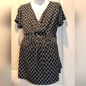 Duo Maternity Sz L Black White Print Short Sleeves Wrap Pullover Top Silver Ring
